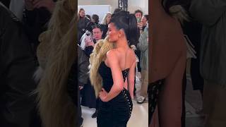 Kylie Jenner Faux Lion Head At Schiaparelli Ss23 Haute Couture Fashion Show #shorts #kyliejenner