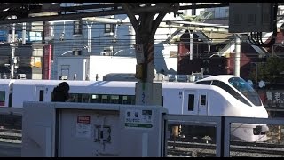 鶯谷駅のホームドアから透けて見える上野東京ライン常磐線特急ひたちE657系の走行