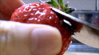 Strawberry　役立つ？包丁を使わずにイチゴのヘタを取る方法