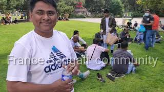 All the Bengalis in France have come together to have a picnic.