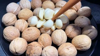 Stir-fry walnuts with a handful of garlic in a pot. I didn’t expect it to be so powerful.