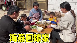 海燕回娘家巧遇哥哥在家，妈妈铁锅炖母鸡，海燕犀利提问给谁吃的！【许海燕vlog】