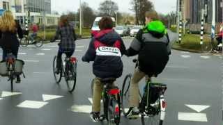 Simultaneous Green junctions never get old by bike (all directions green, adg)