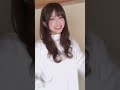 白タートルネックで踊るオンナ shorts