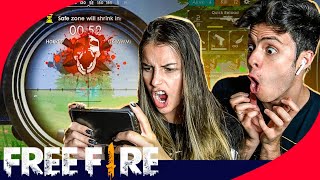 MINHA NAMORADA JOGANDO FREE FIRE PELA PRIMEIRA VEZ!