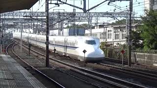 【坂を駆け降り通過！】東海道新幹線 N700系 豊橋駅