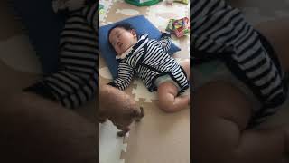 遊び疲れて寝る赤ちゃん　Baby sleeping tired from playing