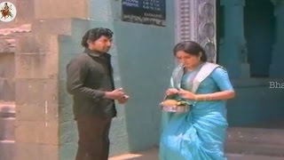 Shobhan babu Trying To Meet Jayaprada || Swayamvaram Movie Scenes