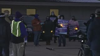 Mercy Health Muskegon healthcare workers hold vigil amid COVID-19