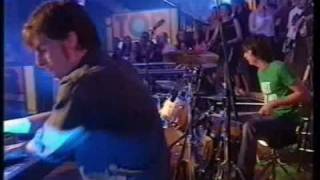 Supergrass - Moving (Live)