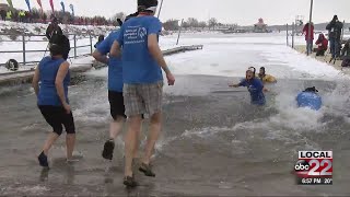 Hundreds dove into Lake Champlain for Vt. Special Olympics