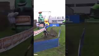 CRASH 💥 Tom Pidcock CX X²O Badkamers Hamme 2022 #cx