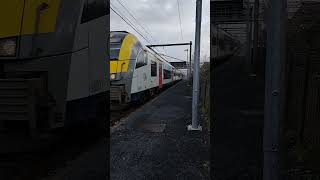 Train à destination de Mons via Quévy en gare de Obourg #sncb aujourd'hui