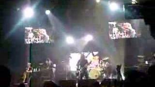 Foo Fighters - Long Road to Ruin (Live in Perth 08)