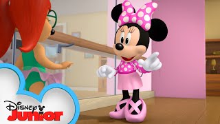 The Happy Helpers Dance 💃🏼 | Mickey Mornings | Mickey Mouse Mixed-Up Adventures | @disneyjr