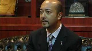 Mukhriz disappointed over slipper garland on Dr M's portrait