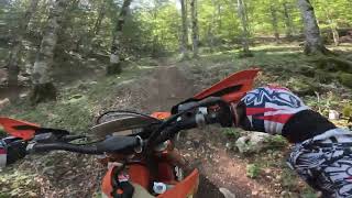 A volte le ripartenze in salita non perdonano. Ammazza che botto! Cam su moto di Daniele. Enduro POV