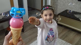 Lina Annesi İle  Baloncu Dondurmayı Kapışıyor Paylaşamadılar | Funny Kids