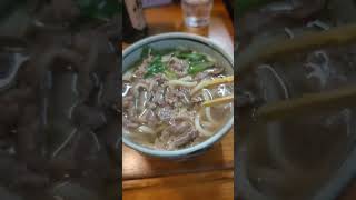 北新地「手打ちうどん香川」で肉うどんを食べました