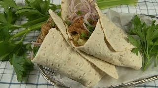 Mitt kök: Tunnbrödrulle med stekt strömming och persiljemos - TV4