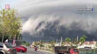 Tsunami-like clouds captivate Langkap residents