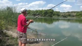 荒野垂钓：男子秘制饵料海竿浮钓鲢鳙，效果杠杠的！#户外捕鱼