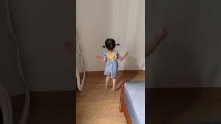 女儿睡觉突然梦游，过一会竟然不见了，孩子去哪了？ #funny #baby #搞笑 #cute