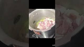 అమ్మ స్టైల్ లో  మటన్ కర్రీ 🐐#shorts #trending #viralvideo #youtubeshorts #mutton #food #cooking #yt