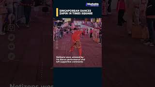 A man in Baju Melayu performed the traditional Zapin Gemersik Ombak dance at Time Square, New York🕺🏼