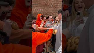 Brad Brownell is a man of the people! 🐅🍩