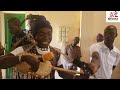 Un griot extraordinaire à Djougou ! Il maîtrise le verbe et la foule l'adore