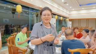 三亚湾海边悟境康养酒店，老人们定期聚餐海鲜大餐大家吃得很尽兴