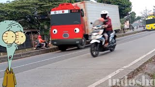 WAW BANYAK TRUK LEWAT DISINI