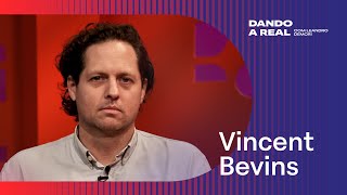 Dando a Real com Leandro Demori entrevista o jornalista Vincent Bevins