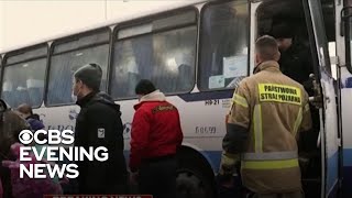 Ukrainian refugees flee to neighboring countries
