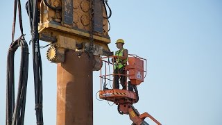 Ruimte voor de Waal: Buispalen zetten voor een aanvaarbescherming