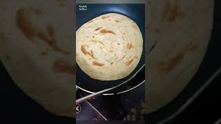 Parotta Making at the Room | പ്രവാസികൾ റൂമിൽ പൊറോട്ട അടിക്കുന്നത് കണ്ടാലോ ?!! #shorts #food