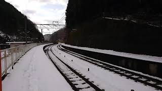 JR新郷駅 普通新見行きは特急やくも出雲市行きの通過待ち この駅を過ぎると雪が減りますなー