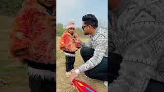 छोटी सी प्यारी बच्ची को आज मैंने पतंग दिया😍🪁#kiteflying #kite #patang #patangbazi