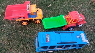 बच्चों के लिए छोटे ट्रैक्टर और बस ट्रक खिलौना विडियो ।  बच्चों के लिए खिलौना सीखने के विडियो । (४)