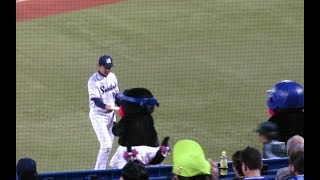 小川監督から念願のメンバー表をもらって喜ぶ つばみちゃん