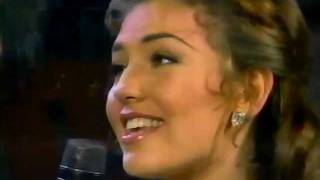 Thalia y Julio Iglesias - Me Faltas Tu (Siempre en Domingo) HQ