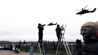 11 Kampfhubschrauber im Tiefflugmanöver über dem Bundeswehrflugplatz von Fritzlar  Jahresabschluss