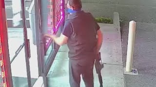 See it: Man robs Staten Island store with assault rifle