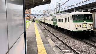 185系B6編成諏訪湖花火団臨 茅野駅通過