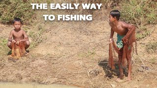 The Easily Way To Fishing In Cambodia || How Cambodian Fishing [ khmer rural post ]