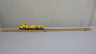 GeoTrax KNOX \u0026 NICK Yellow Construction Engine Remote Control Train RC R8059