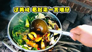 云南农村，难看却爆好吃的美食，制作过程需要三天以上，数十种蔬菜和肉类混合，只有云南人才知道它的味道