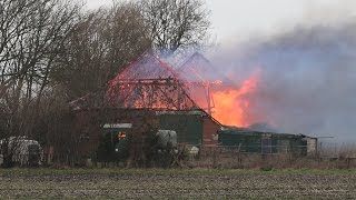 Veendam - Asbest vrijgekomen bij uitslaande boerderijbrand in Veendam