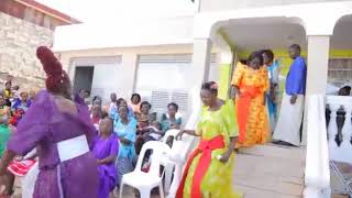 Sandra Suubi sings Onjagadde Nnyo at Lillian's introduction ceremony